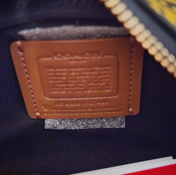 Coach Disney Mickey Mouse X Keith Haring Small make up bag - Picture 11 of 11